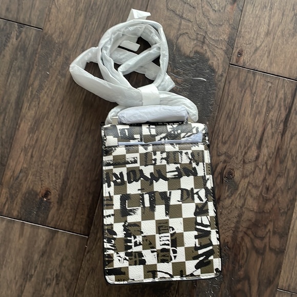 NWT DKNY Elissa North South Graffiti Checkered Phone Crossbody bag - Picture 3 of 5